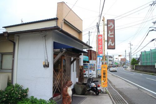 香美市土佐山田町の老舗うどん店「久五」で「キムチ醤油うどん」