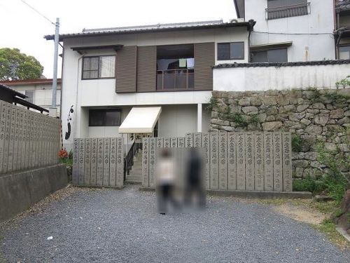 神社で食べる讃岐うどん「うぶしな」おすすめの「肉ごぼうぶっかけ」