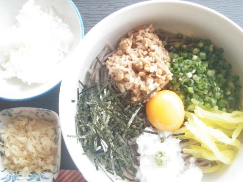 復活「納豆ぶっかけそば」