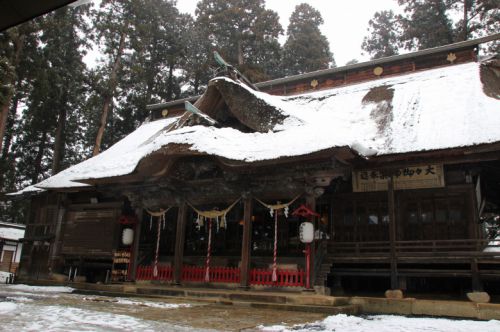日本屈指の「そば処」山形県。米沢市。軍神「上杉謙信」が祀られる上杉神社近くの繁盛店 「菊太郎 新富」