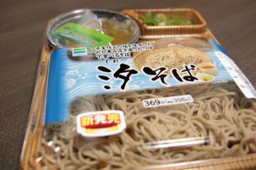 ファミマの新商品「汐そば」コンビニで出汁感の強い蕎麦が食べられる
