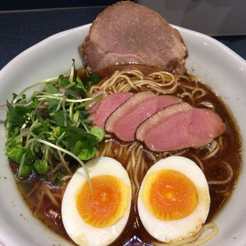麺巧 潮 in 淡路町 黒 にほんいち醤油そば