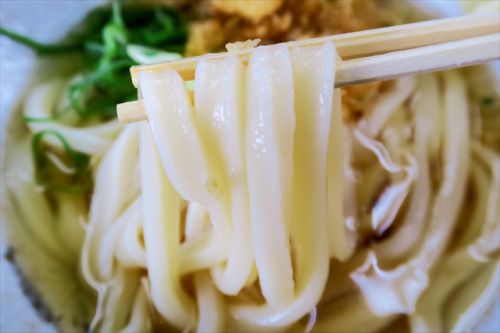 イリコの産地燧灘に浮かぶ伊吹島を望むセルフのうどん店 西端手打上戸 @ 観音寺市豊浜町箕浦 今年10回目の讃岐うどんツアー 七軒目 170920