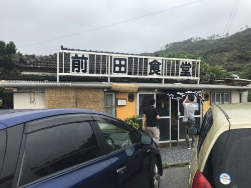 前田食堂(大宜味村)の黒胡椒たっぷり名物牛肉そば