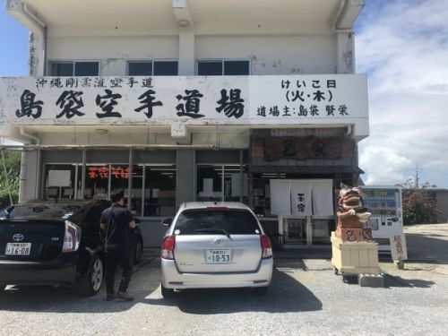 玉屋(沖縄県南城市)でフーチバーたっぷりの沖縄そばを堪能
