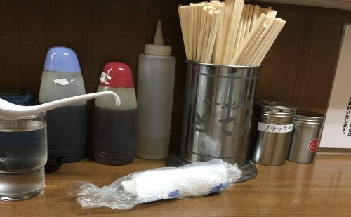 油そばに八戸せんべいをトッピングしてみた どでん北浦和店
