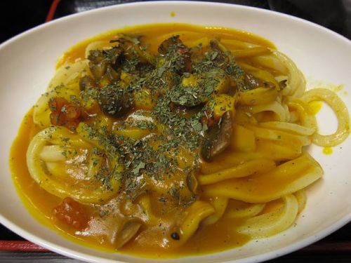 極楽うどん Ahー麺 @ ハロウィン限定 カボチャとタコのカレー焼きうどん