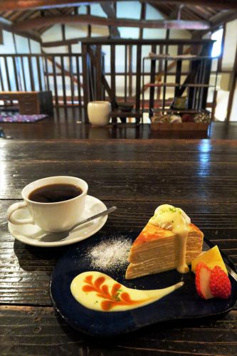 まんのうトライアングルの古民家カフェ屋根裏で絶品ミルクレープ Cafe ハナ あかり @ まんのう町 ふなちゃんと讃岐うどんツアー 六軒目 170128