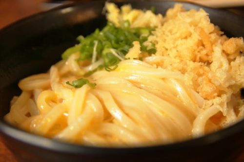 たも屋で朝うどん!寒い冬に温かい「うどん」がおいしいよ。