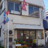 六文そば 日暮里第1号店(東京)でっかいゲソの入ったジャンボ下足天が有名な立ち食い系そば