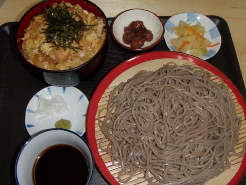そばと親子丼のセット