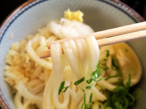 早朝6時から営業 自家製麺・国産小麦粉使用 セルフうどん まるやうどん 二代目 @ 善通寺 今年13回目の讃岐うどんツアー 四軒目 171125