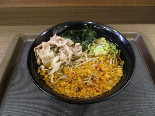 230杯目:富士そば新宿都庁店で辛たぬき肉そば