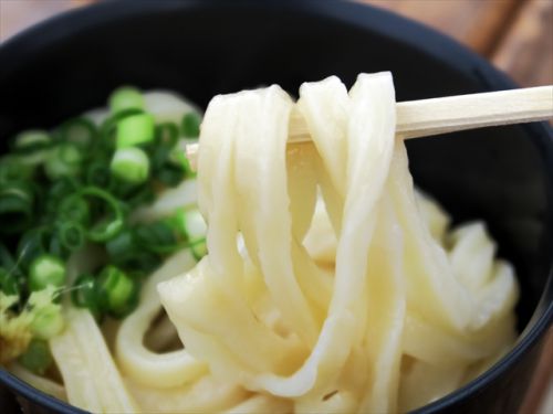 なるほど! 食べログさぬきうどんナンバーワン !!! 須崎食料品店 @三豊市高瀬町 今年三回目の讃岐うどんツアー 三軒目 180405