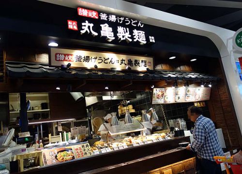 丸亀製麺 イオン札幌桑園店(北海道)でっかいかき揚げを使って裏技天茶漬けアレンジ♪ぶっかけうどん