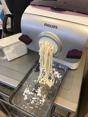 1年ぶりにヌードルメーカーでうどん作り