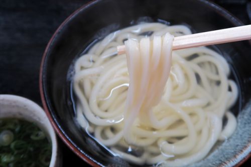 朝一うどんは、ゆで立てもっちもちの釜あげうどん セルフ 讃岐うどん 麺賊 @ 善通寺 第18回讃岐弾丸ツアー「うっし~に引かれて善通寺参り」 一軒目 180512