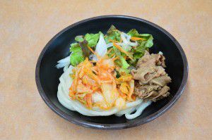 夏限定【サラダキムチうどん】はじめました！