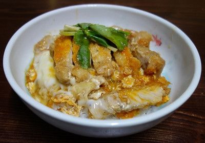 長ネギを使用したそばつゆかつ丼