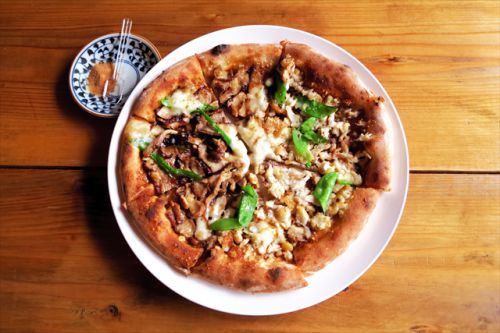 伝統製法のかめびし醤油を使った醤油蔵の和風ピザ店 ナポリ窯焼きピザ かめびし屋 @ 東かがわ市引田 今年8回目の讃岐うどんツアー 七軒目 180609カメ微子