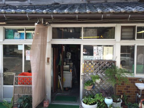 香川三豊『須崎食料品店』製麺所で釜玉うどんと醤油うどん!
