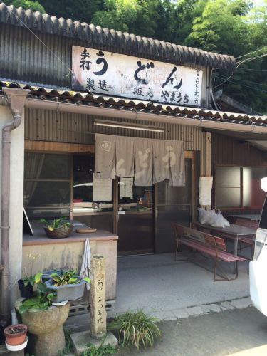 香川まんのう町『やまうちうどん』ひやあつと藤原屋のゲソ天!