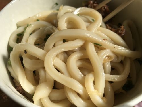 香川高松『エビスウドンファクトリー』コシの強い肉ぶっかけうどん!