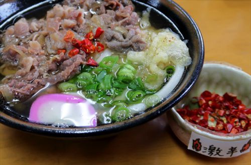 相性抜群!一番人気の肉うどんには激辛唐辛子 岡製麺所 @ 綾歌郡綾川町 今年初めての讃岐うどんツアー 5軒目 190223