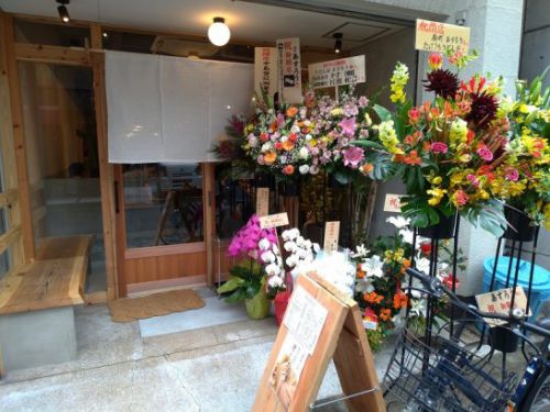 扇町うどん屋あすろうでとり天と鯛ちくわと温泉たまごのぶっかけ冷たいうどん!