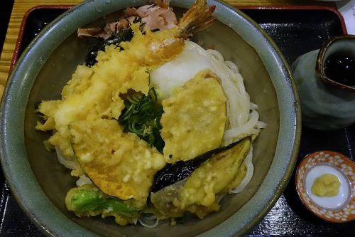 うどん屋 山善 @ えび天入り鍋焼きうどん