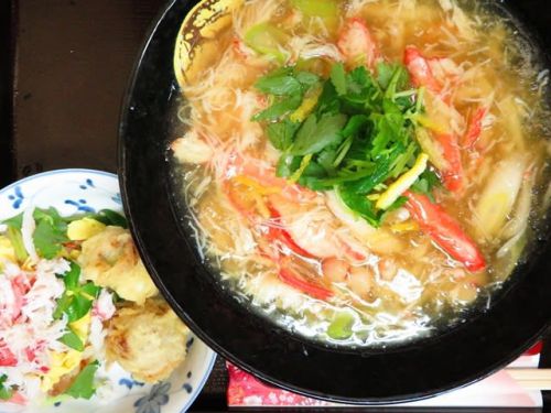 手打ちうどん紅屋 - 本ズワイ蟹の葛あんかけうどん -