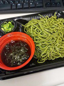 茶そばだけでは物足りません