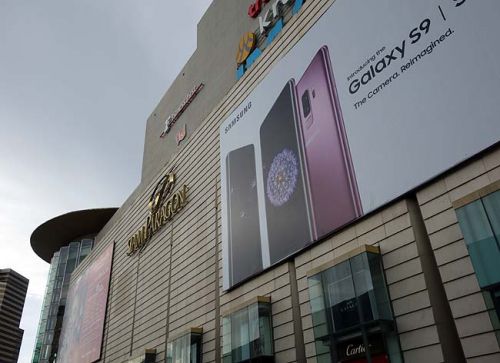 サイアムパラゴン地下フードコートは巨大!(タイバンコク)約300円ちょっとの海鮮揚げそば