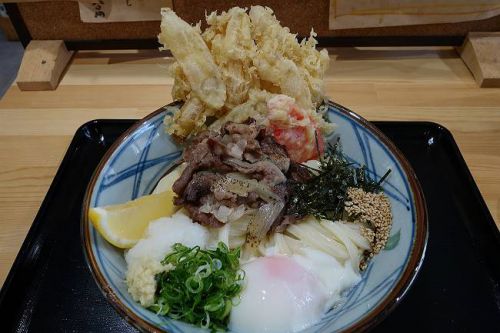 手打ちうどん まる泉 @ あるブログに魅せられて! 炙り肉ごぼうぶっかけ