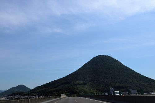 夏休みの屋島を楽しむ1.「ざいごうどん本家 わら家」にて、うどんをいただく