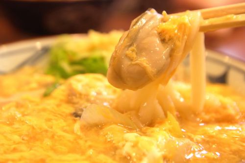 丸亀製麺の期間限定メニュー!牡蠣づくし玉子あんかけ&五目うどん