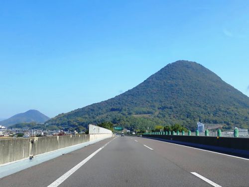 香川の「うどん本陣 山田家 本店」でうどんを