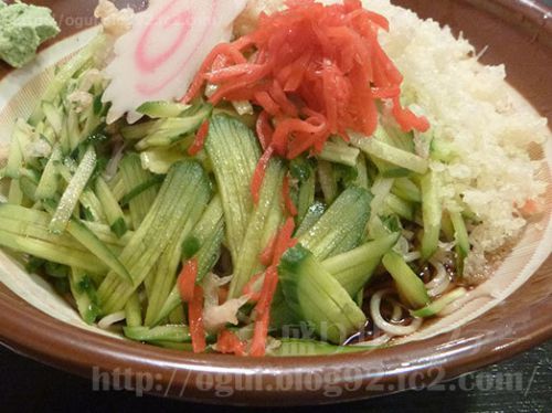 松月庵のすり鉢に入ったメガ盛りメニュー「メガ冷やしたぬきそば」