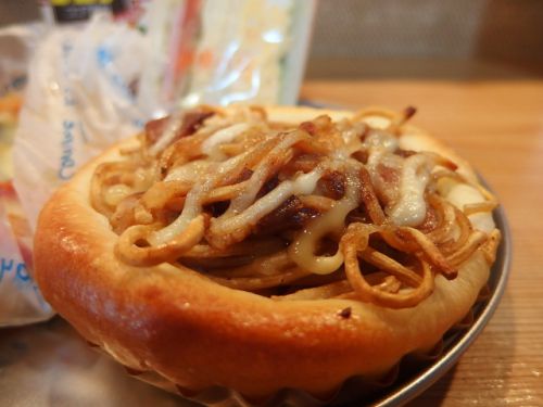 パニティエール(PANETIERE)@中央区東川崎町7「何食べてもめっさ美味い!特に豚の旨味が出た焼そばパンが超絶的に美味いねん!」