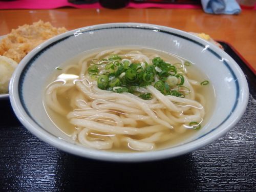 うどん一福 国分寺本店@高松市国分寺町「細めのさぬきうどんやのにコシがきっちりで口の中で踊るような感覚が素晴らしねん!」