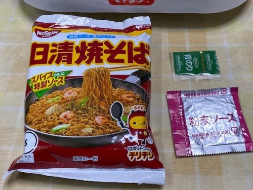 焼きペヤングメーカーで日清焼そばを作る