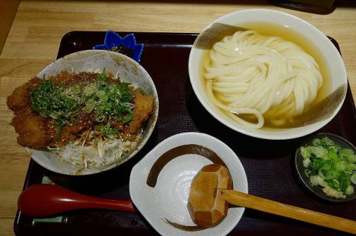 純愛うどん なでしこ @ みそカツ丼セット (2019年大晦日)