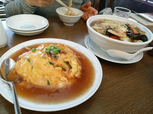 『花茶亭』の「かに玉ご飯」と「五目そば」