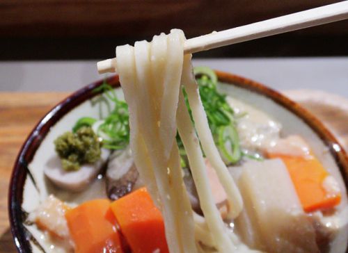 讃岐の地酒の酒粕が入った讃岐の冬の風物詩「酒粕しっぽくうどん」 Udon Kyutaro @ 大阪市中央区久太郎町 200213