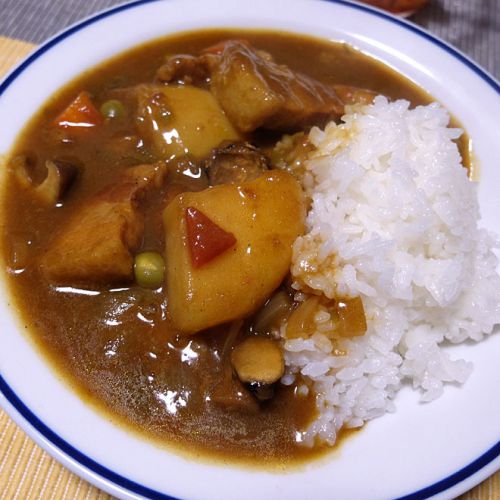 お家で、カレーまずは晩のカレーライス!翌昼にカレーうどん☆豚バラ厚切りで旨し♪ 200416