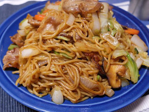 お家で、チルド日清焼そば!豚バラ、新玉ねぎ、春キャベツ~具だくさん☆ 200419