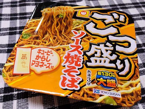 お家で、ジャンキーランチ!ごつ盛りソース焼そば☆ ウインナー入り、スープ付き♪ 200506