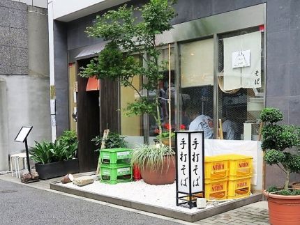 築地 「文化人」 陶酔至福の一杯「雲丹の冷かけそば」