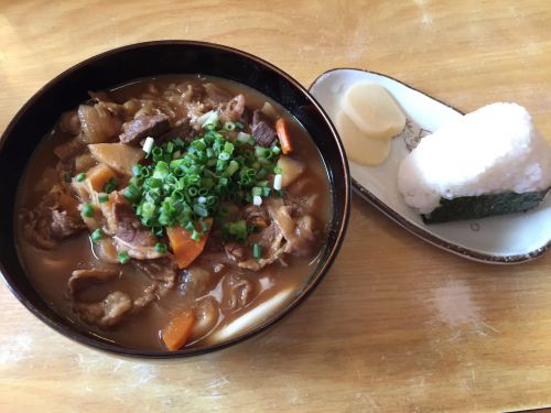倉敷美和うどん屋『大角製麺所』具沢山カレーうどんとおにぎり!