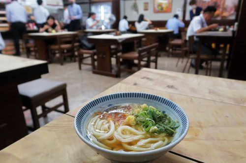駅前一番 おどろきのうまさ もう一杯! セルフうどん イリコ (製めん屋 よし田や 和兵衛) @ JR岡山駅前 青春18きっぷで岡山うどんツアー 四軒目 200828
